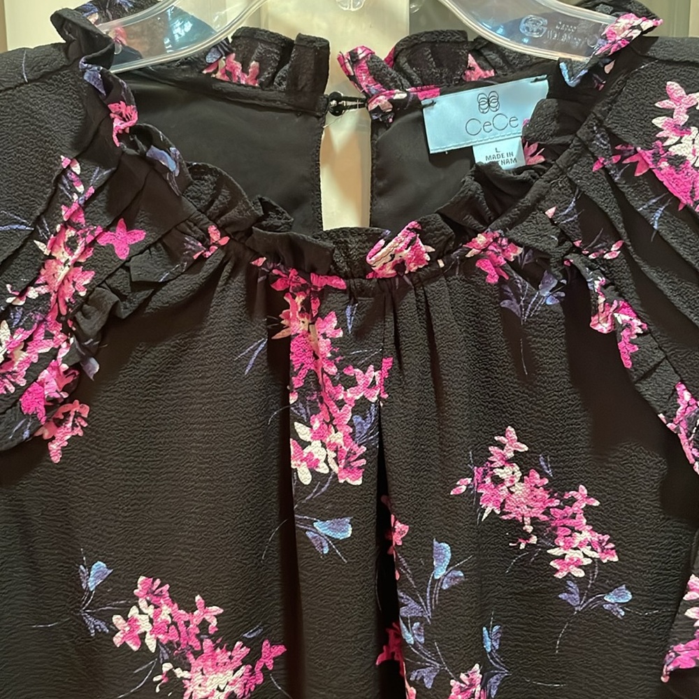 💚🆕 CeCe | Flutter Sleeve Dress Size Large. Pretty Floral Print and Neckline. - Picture 5 of 8